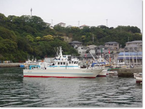 家島・坊勢漁港に入港した「カラヌス3」