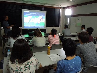 学生達も熱心に聞き入っています