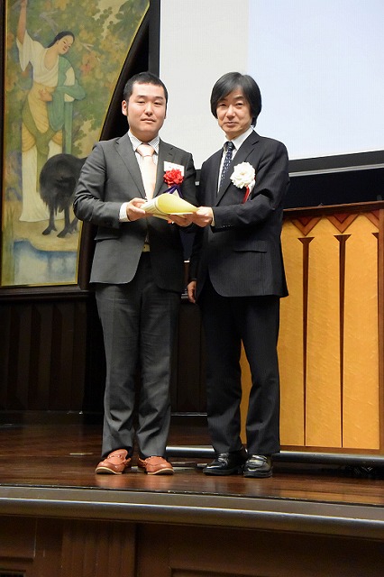 表彰式（東京大学・安田講堂にて日比谷・日本海洋学会長より授与）