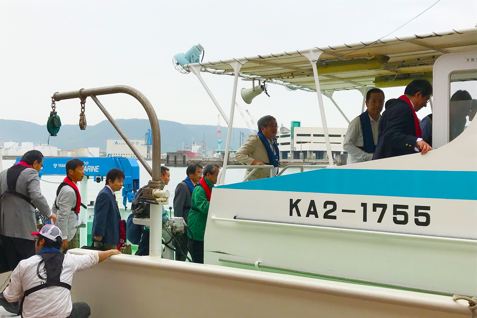 実習船カラヌスで庵治マリンステーションへ