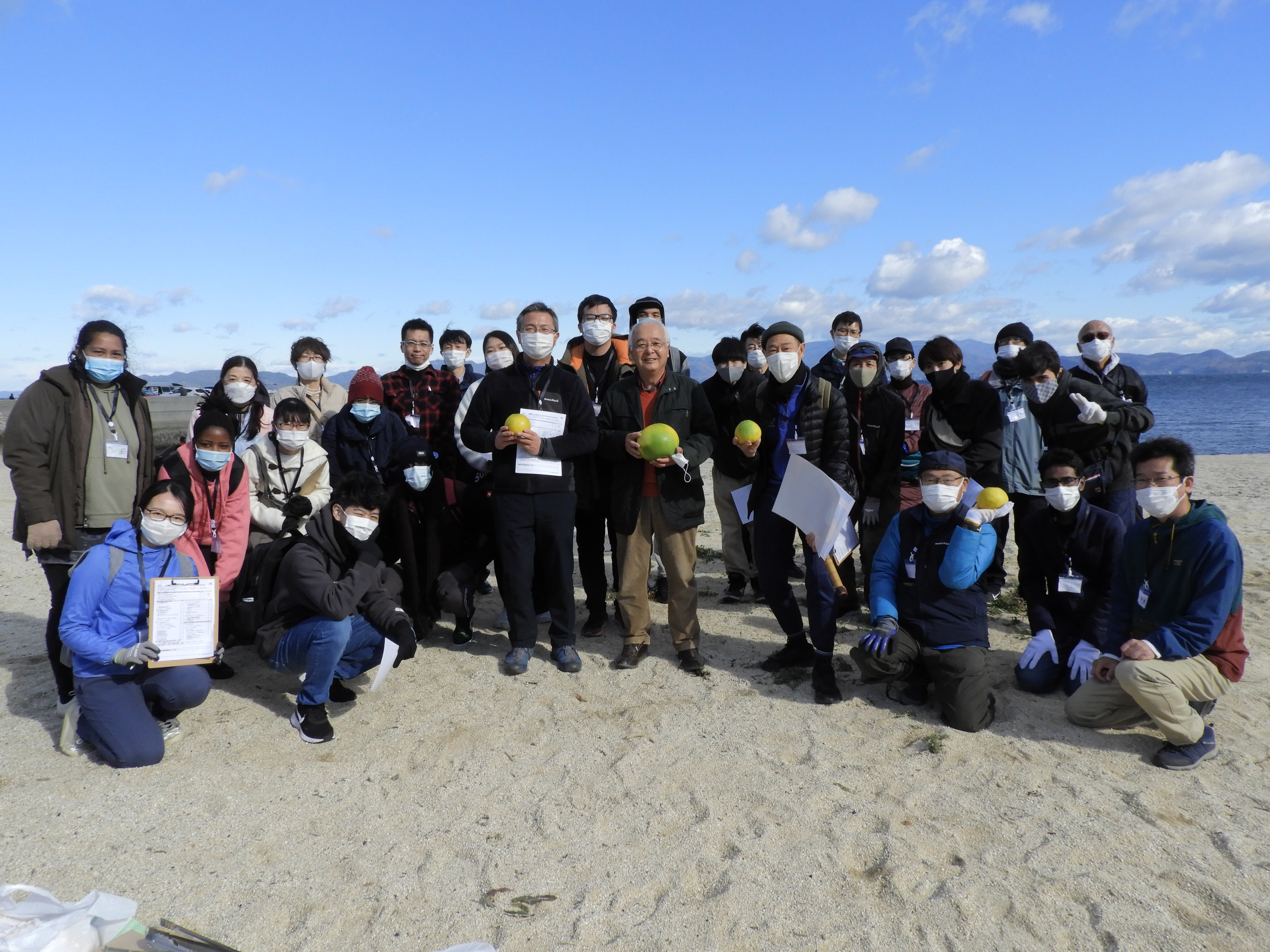 鎌野海岸にて記念撮影