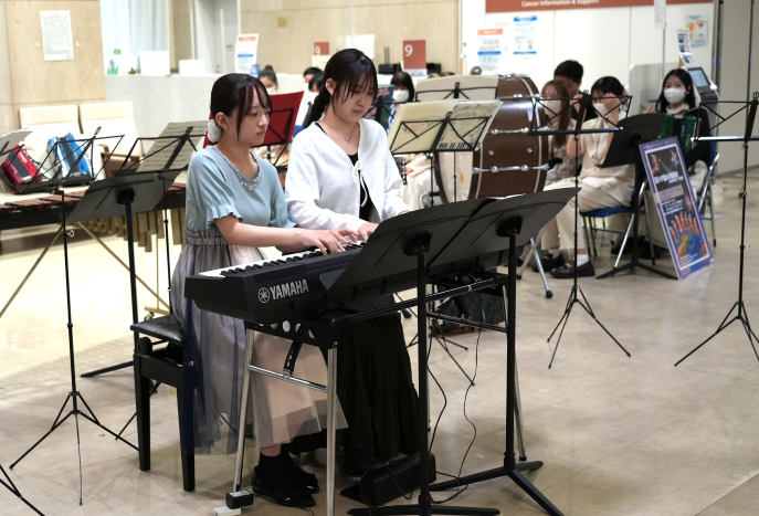 「花のワルツ」の連弾に、心も体も自然と弾むひとときに
