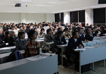 約200名の聴講者 約200名の聴講者