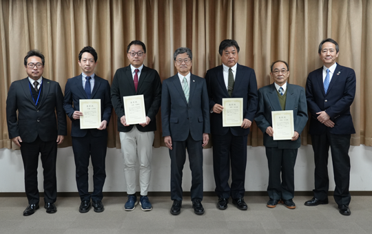 大型の科研費を獲得された研究者と学長との懇談会を実施しました