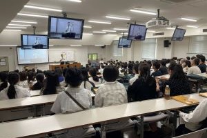 法学部 学部長挨拶.jpg