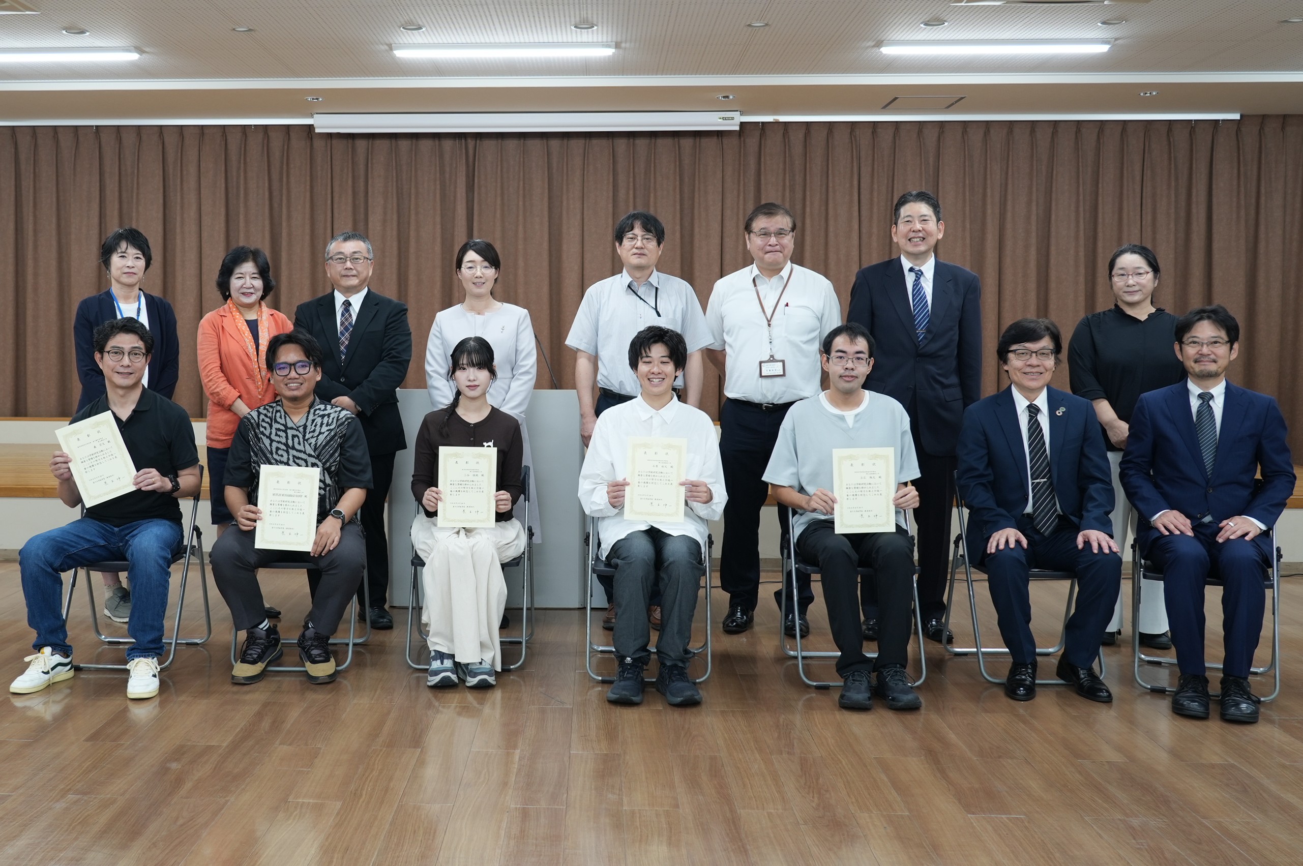 校友会_第１回学術表彰_記念撮影.jpg