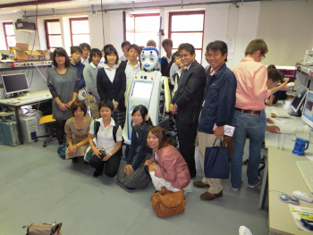 ロボットと写真撮影