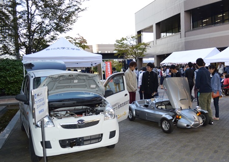 電気自動車の展示