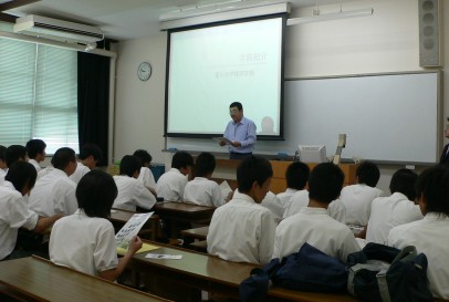 経済学部の様 子（経済学部紹介，学内見学）