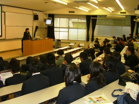 経済学部の授業 見学