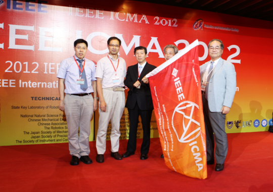 香川大学が来年のICMA 2013開催をアピール（左3から平田教授、土居教授、秦教授）