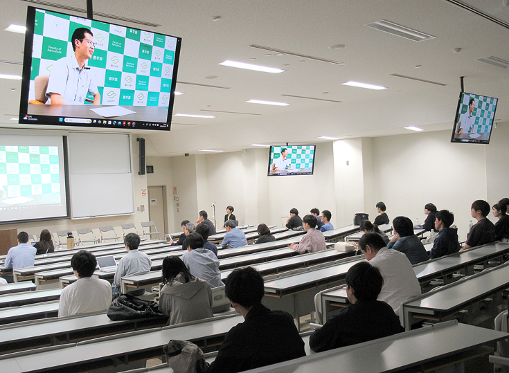 4.博士課程紹介動画の上映.png