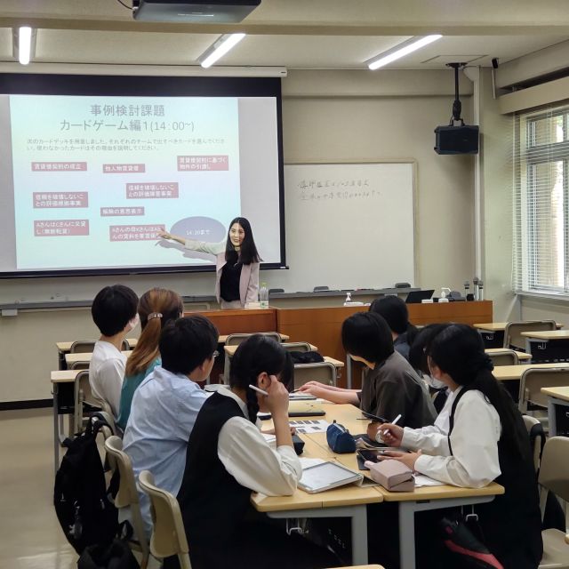法学部生と高校生の合同授業が開講されました（夏季集中講義）