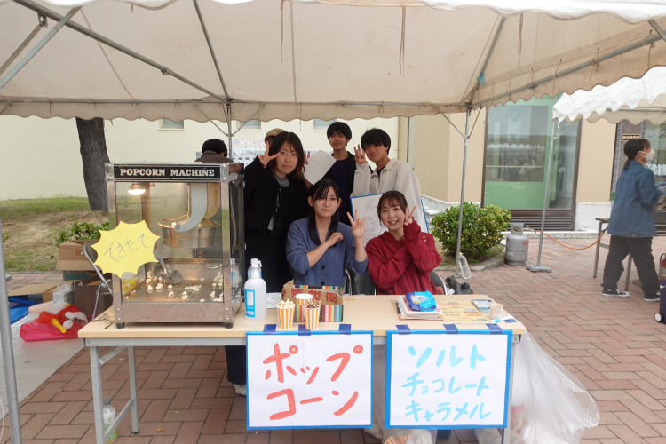 学生による模擬店の出店