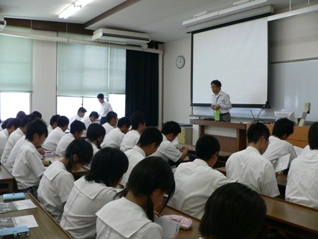 経済学部・学科の紹介の様子