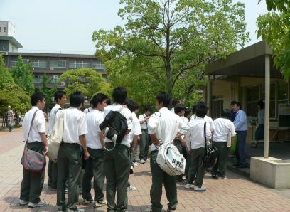 経済学部の様 子（経済学部紹介，学内見学）