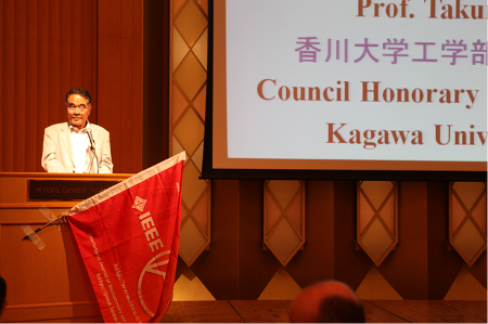 IEEE ICMA 2013受賞式にて挨拶する増田工学部長