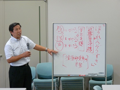 熱く語る山神眞一 教育学部教授