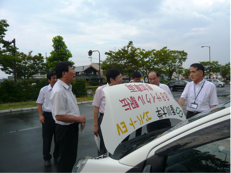 EV車の見学の様子