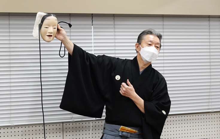 能面掲げるDSC02825.jpg