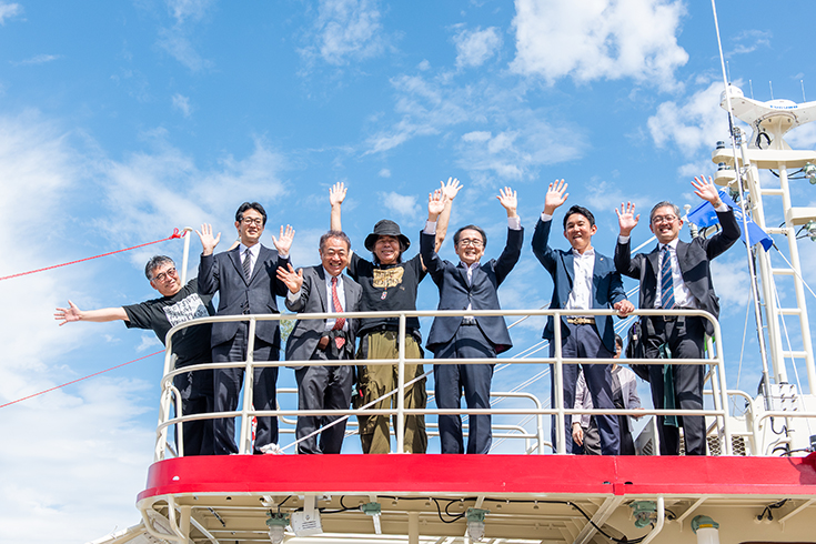 11_記念航海後アートデッキにて