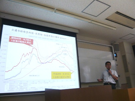 山下勝正警部による講演の様子