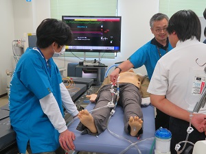 【医】スキルスラボ体験.jpg