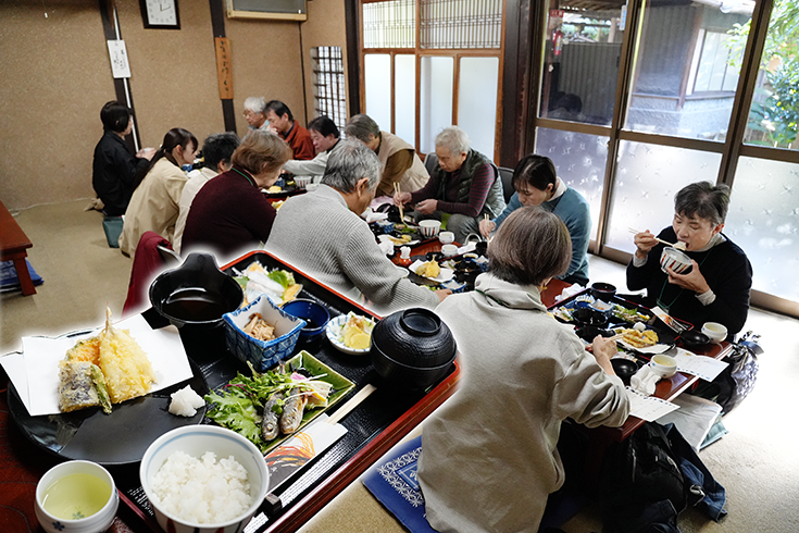 お昼は源内御膳